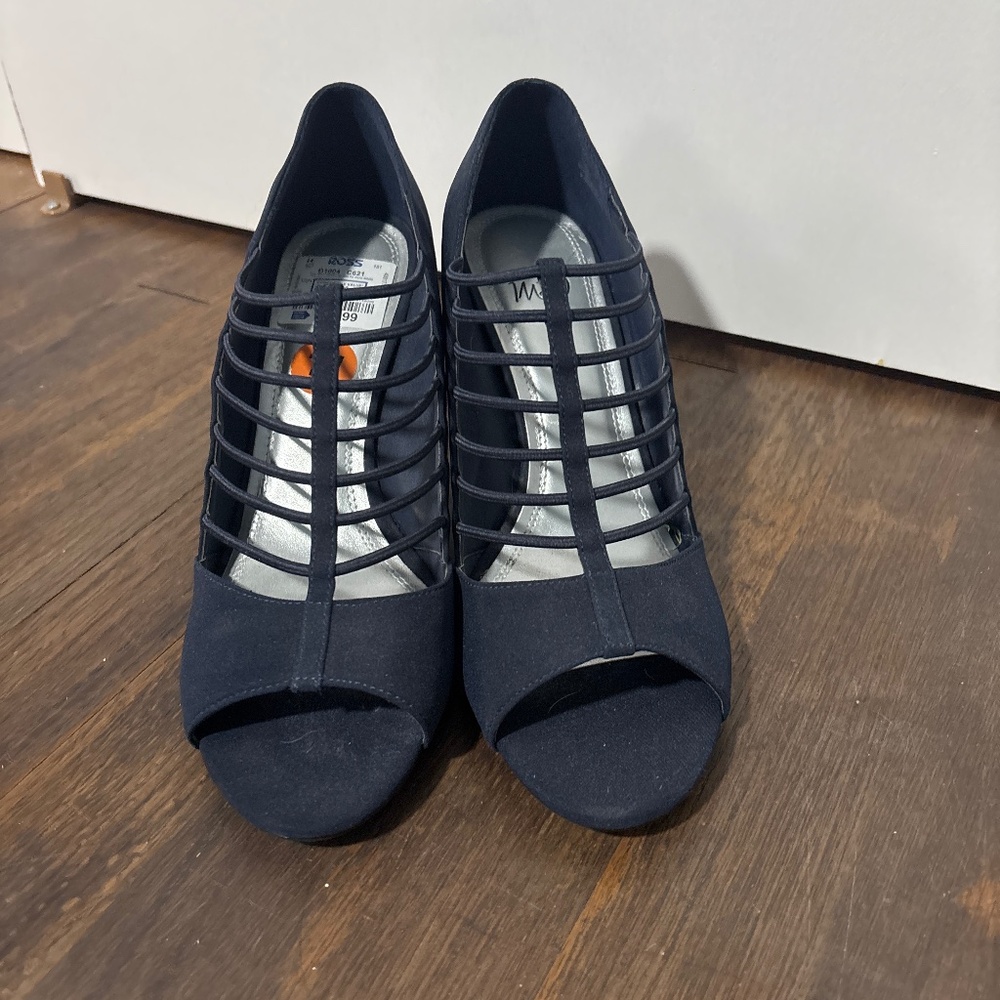 Navy heels